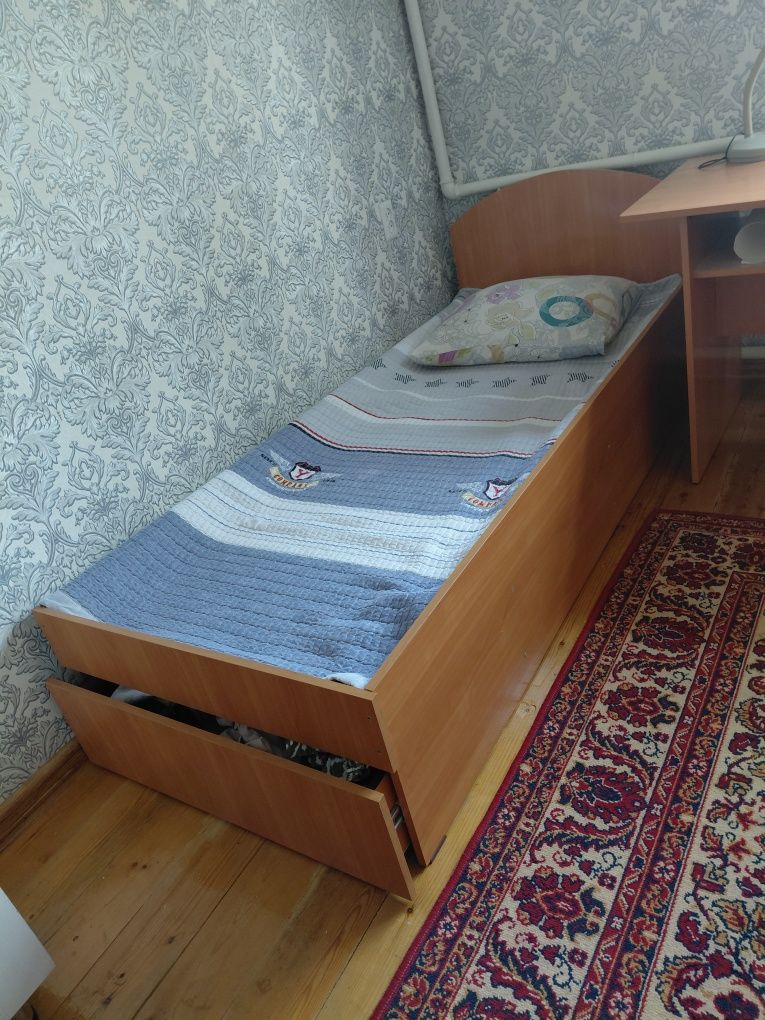 Кровать 2 штук б/у в отличном состояние