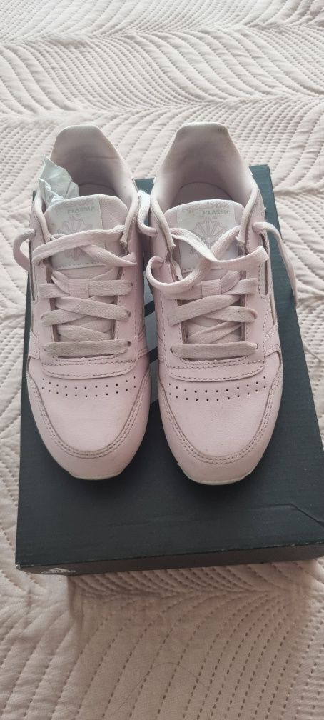 Кожени маратонки Reebok за момиче - номер 31