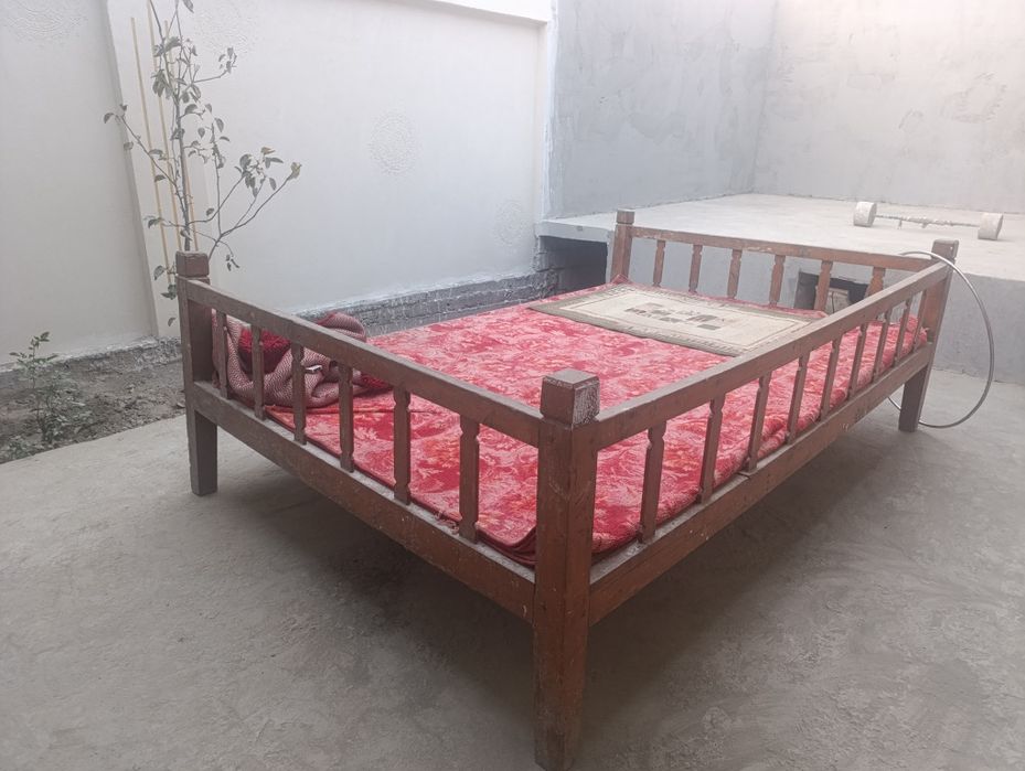 Каравот из ореховой древесины