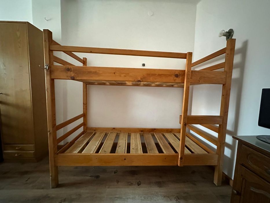 Paturi suprapuse din lemn de brad