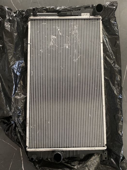 Чисто нов! Радиатор, охлаждане на двигателя за BMW F серия