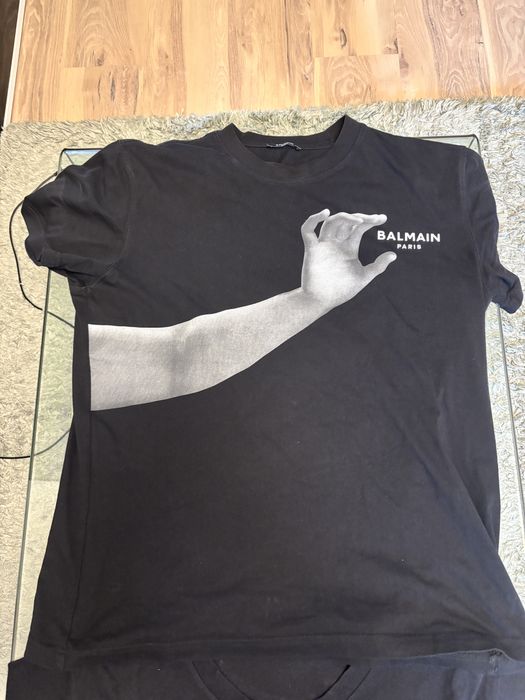 Vand 2 tricouri Balmain Paris