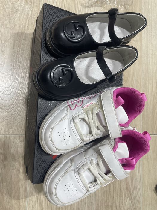 Қыз баланың көктемгі аяқ киімдері сатылады