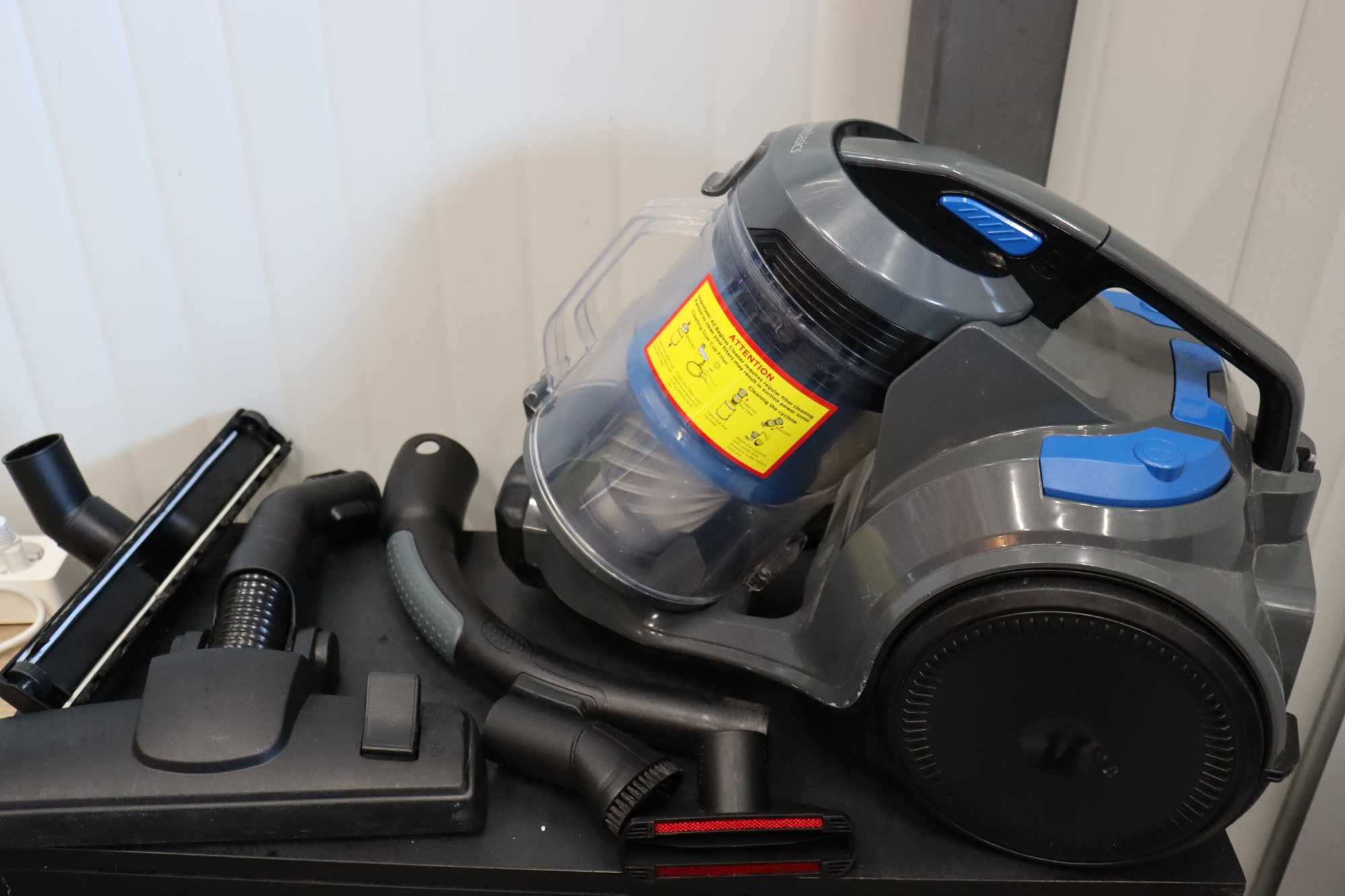 Цилиндрична прахосмукачка Amazon Basics без торба за прах, 2,5L 700W