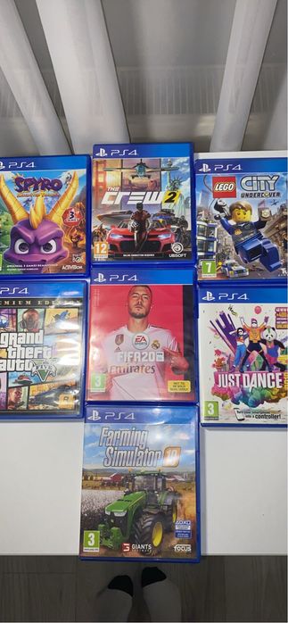 Vand ps4 + 3 controllere ( manete ] + 7 jocuri