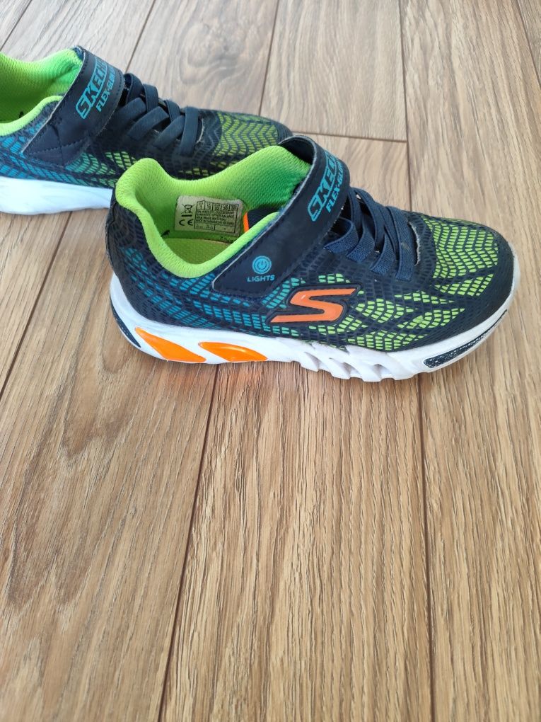 Светещи маратонки Skechers
