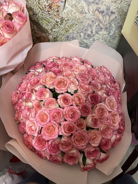 Продам 81 шт роз