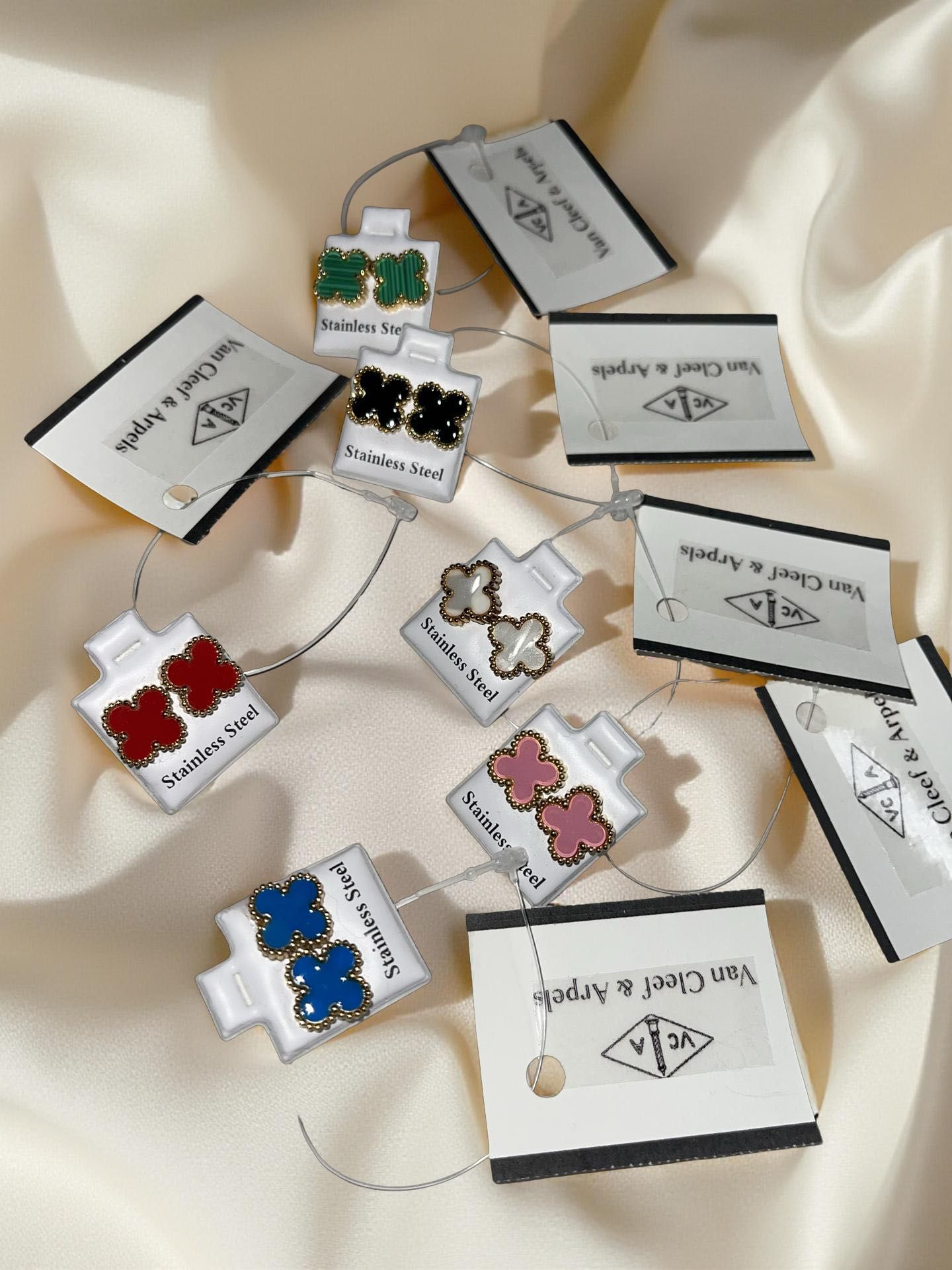 бели обеци зелени черни розови сини червени сини van cleef  сет 3 броя