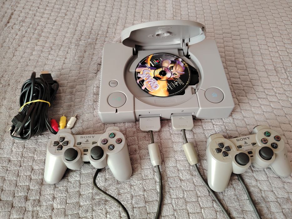 PlayStation 1 original + 2 controlere – Retro gaming autentic !!!
