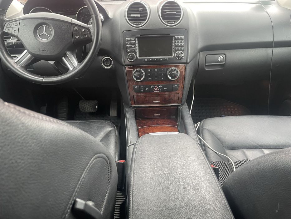 Vând Mercedes-Benz ML
