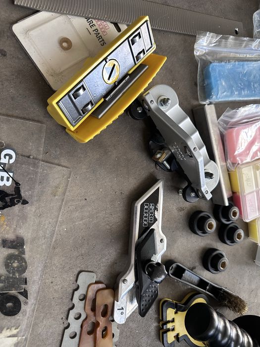 Инструменти и вакса за сервиз на ски