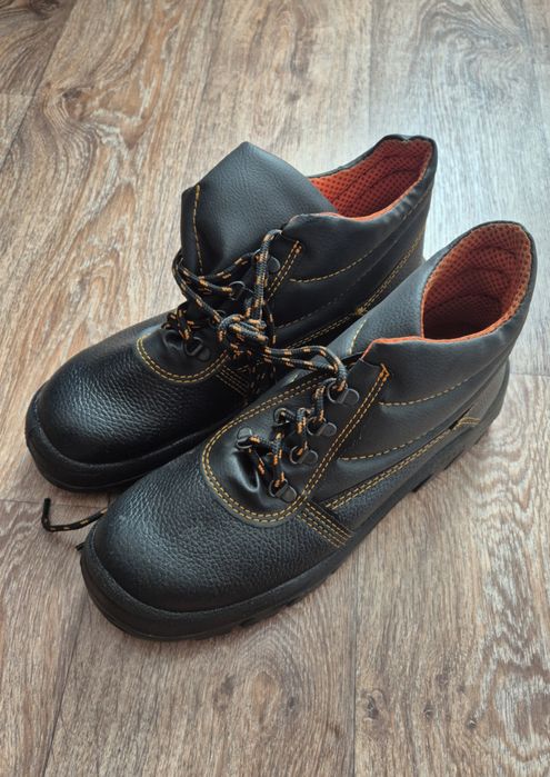 Ботинки рабочие.