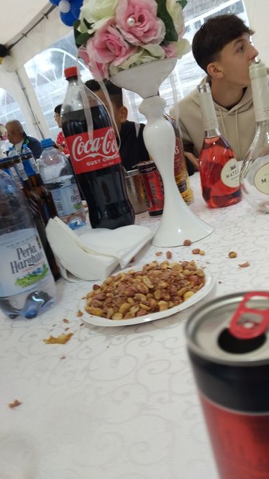 Vând ce e pe masă