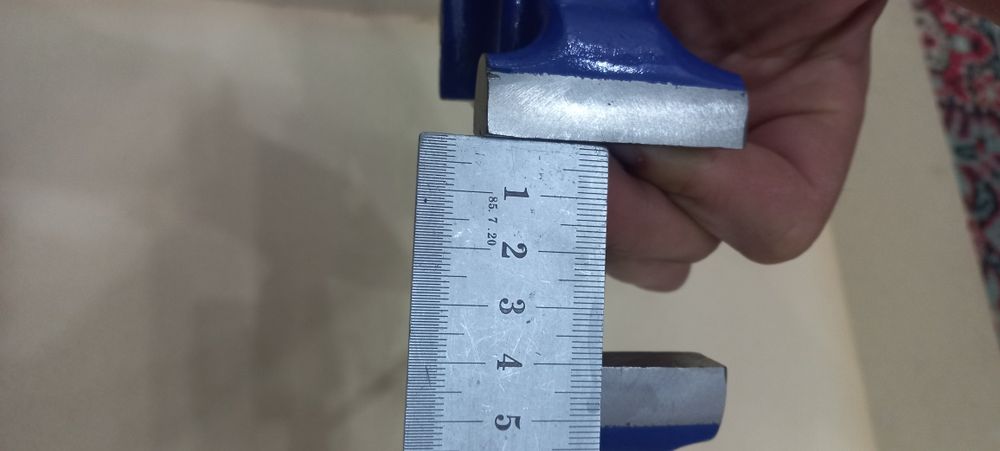 Тиски,отвёртки, лобзик,плашки