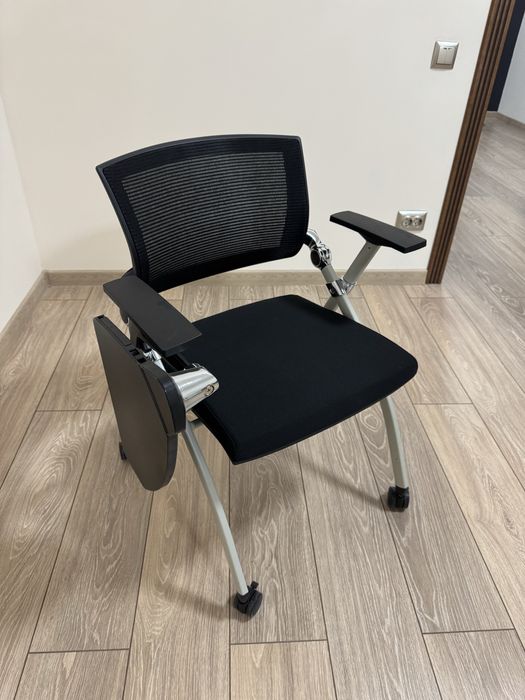 Стулья офисные с пюпитром скалдные 30 штук