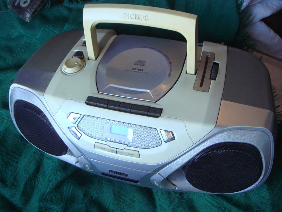 Винтажный качественный  Philips AZ1050 в рабочем состоянии