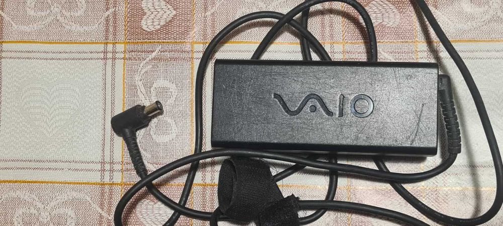 Incarcator pentru laptop SONY Vaio 19,5V cu 4,7A,stare buna