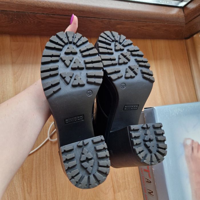 Botine dama H&M negre cu siret, masura 39