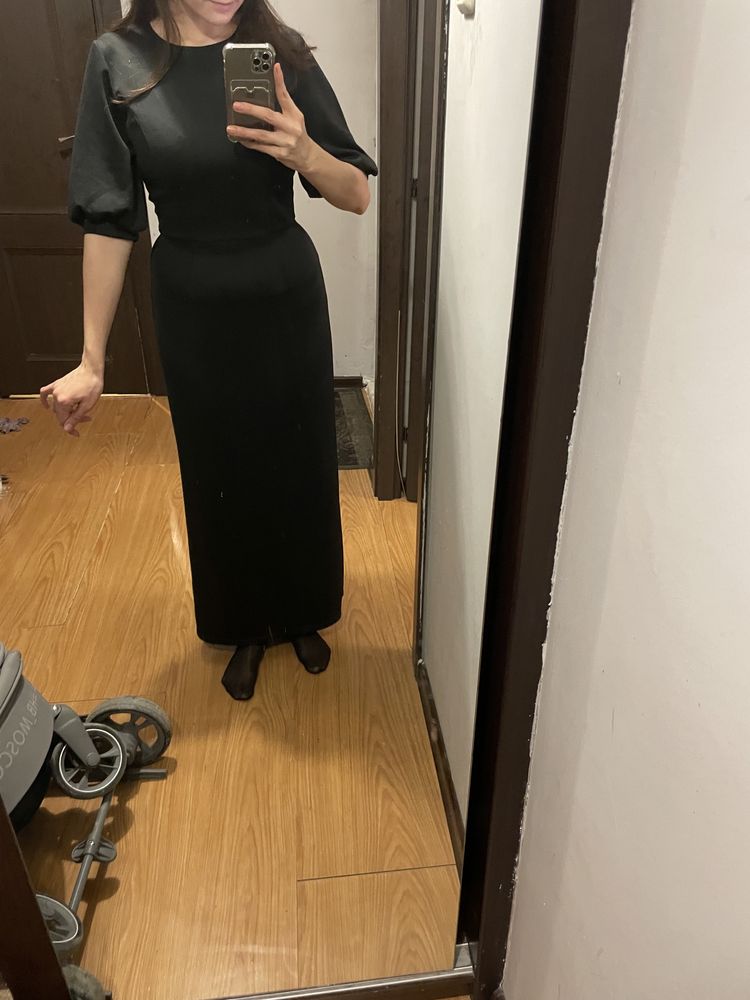 Продается длинное черное платье