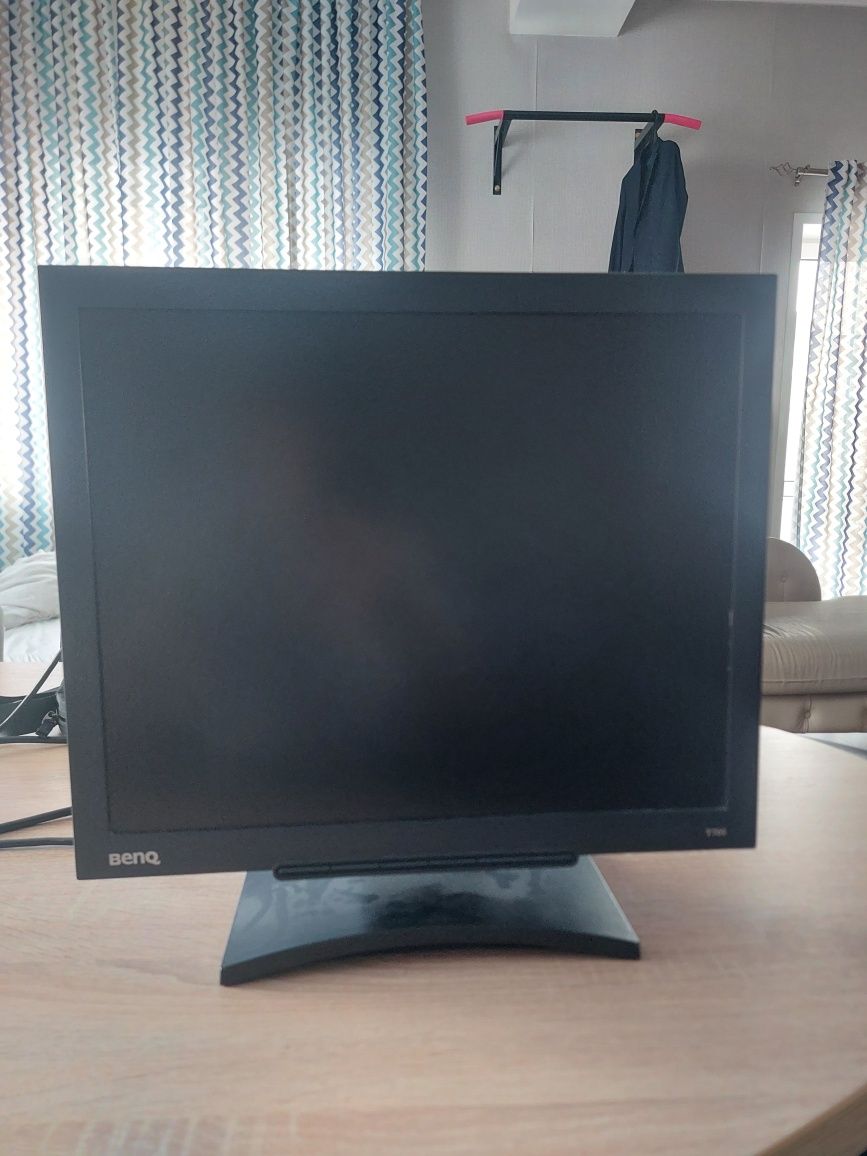 Монитор BenQ T705 Q7T4