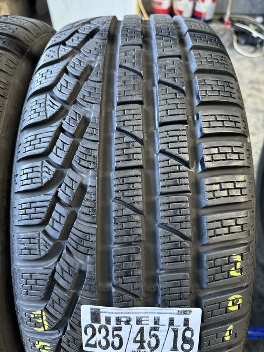 235/45/18 Pirelli M+S
