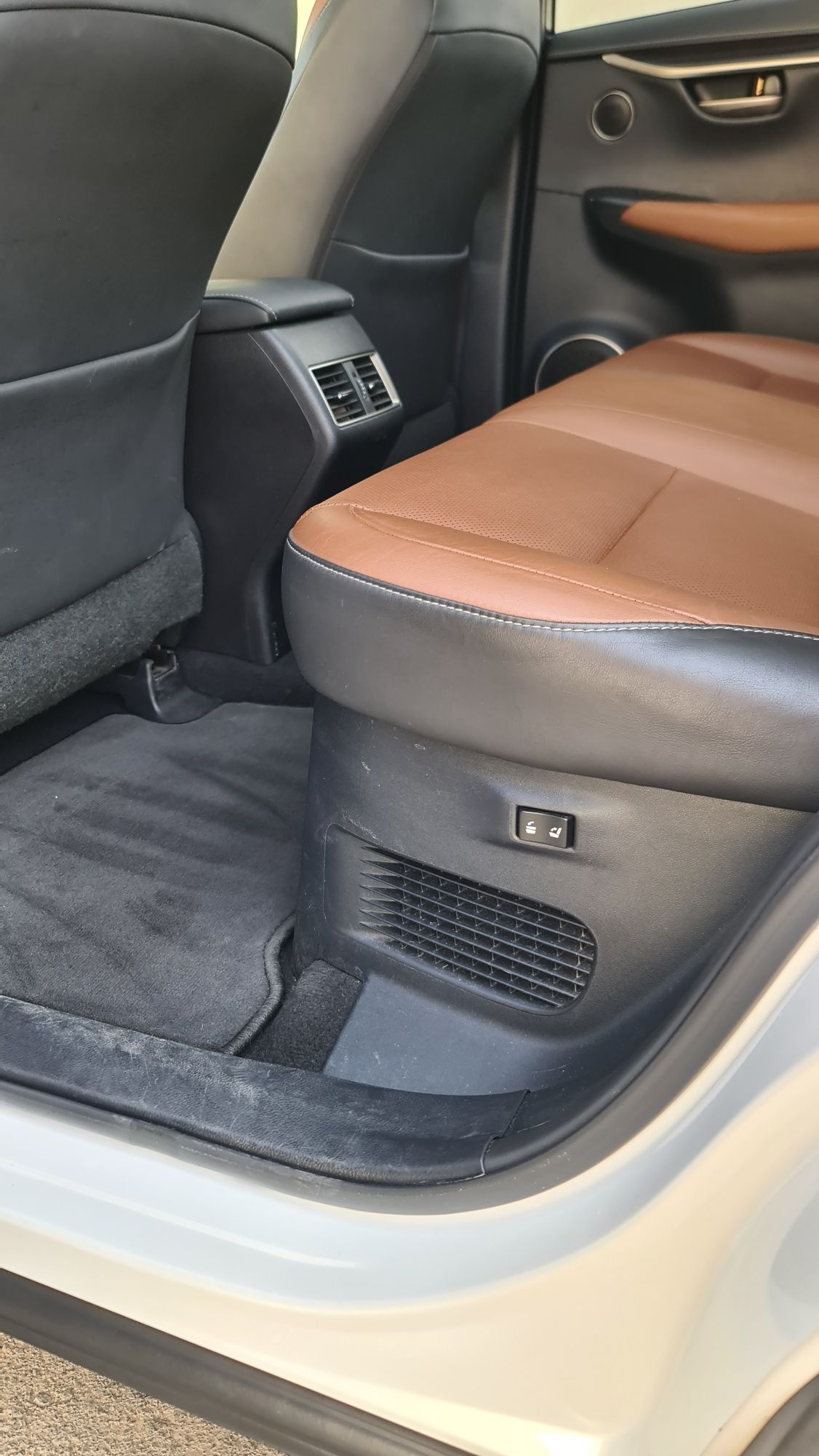 Vând Lexus nx 300