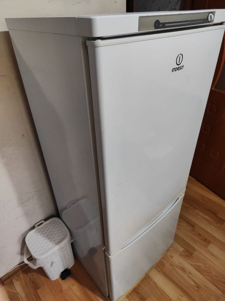 Холодильник марки Indesit