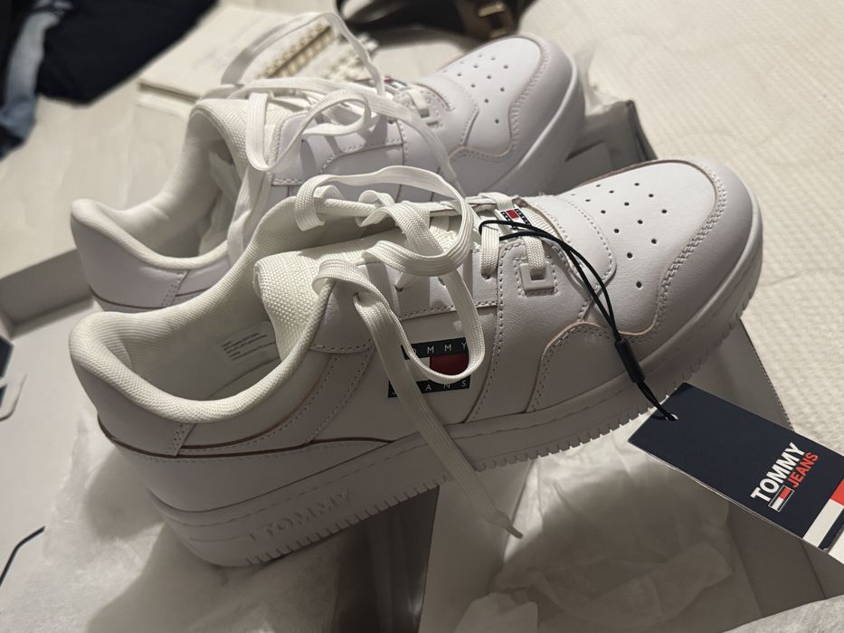 Adidasi Tommy Hilfiger noi 42
