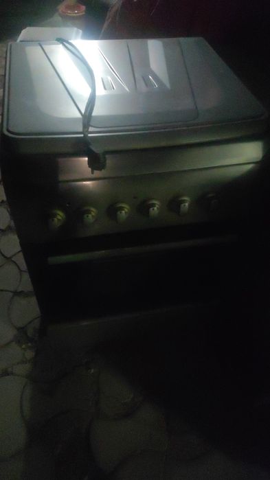 Продам газовую плиту