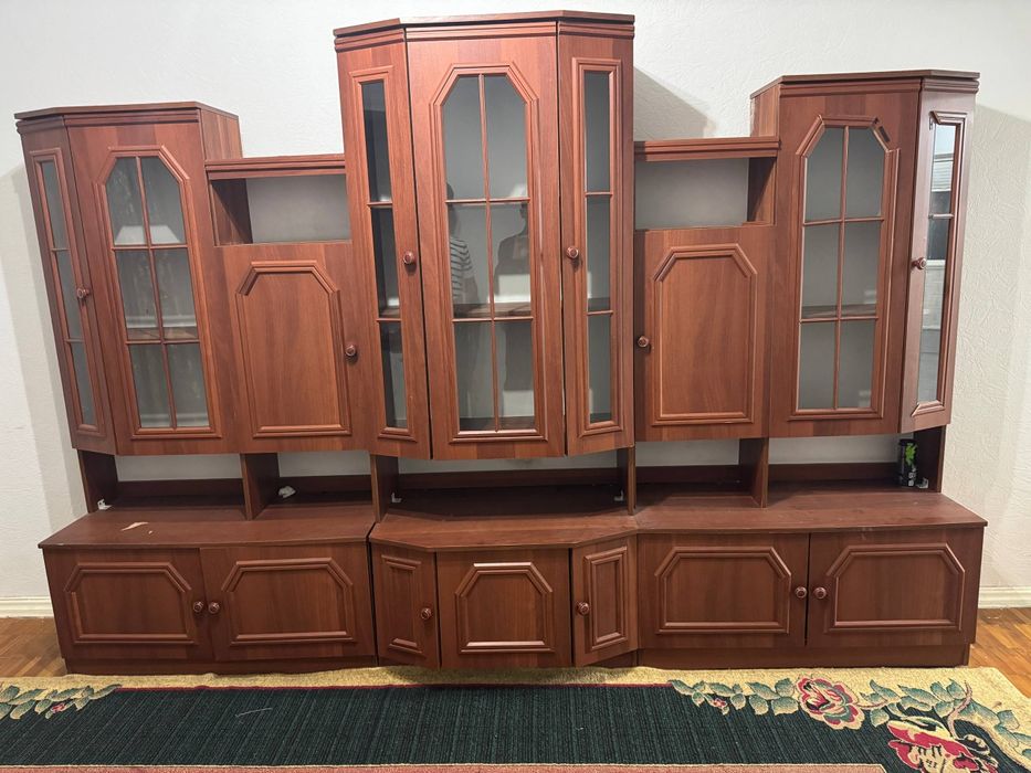 Стенка мебель сотилади