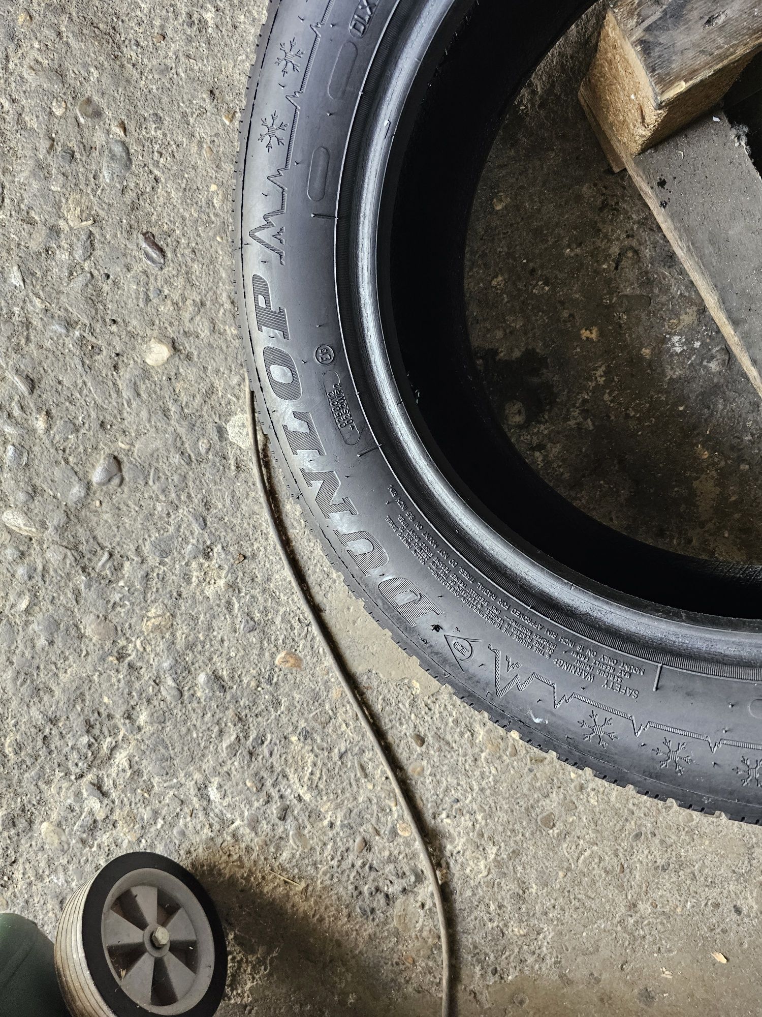 2 anvelope iarna 205 60 16 Dunlop