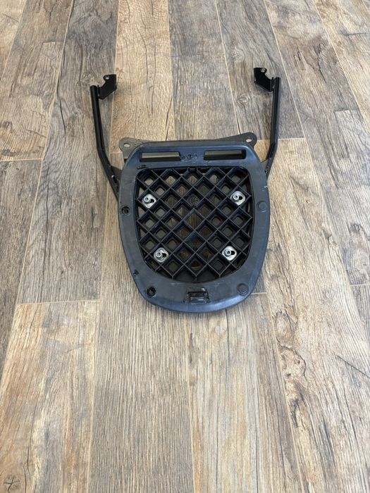 Куфар и Стойка за piaggio x9