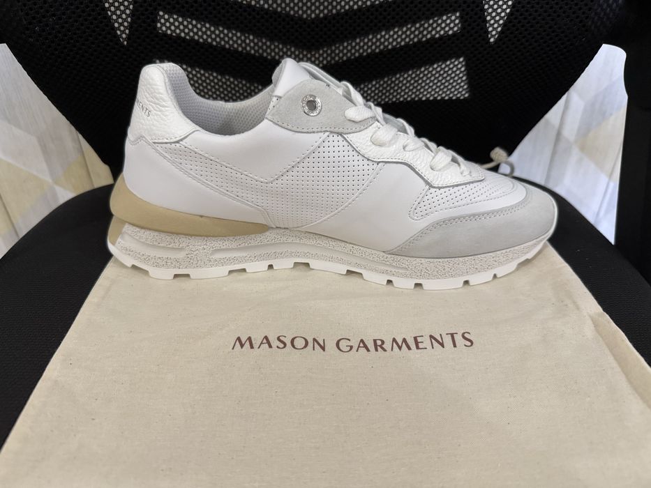 Vand Adidasi Mason garments NOI