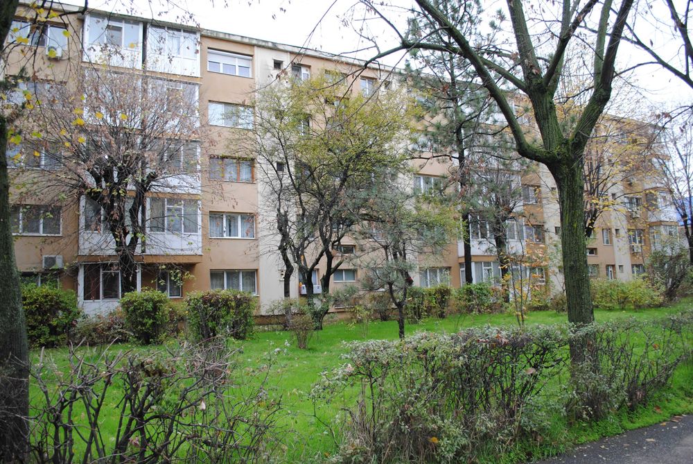 Apartament 2 Camere, Bloc cu 4 Etaje ZONA KAUFLAND VEST,Statie Bloc 10