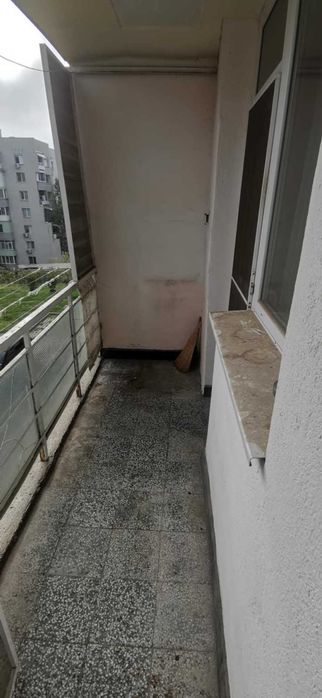 Продавам двустаен апартамент в кв. Три Чучура-Юг