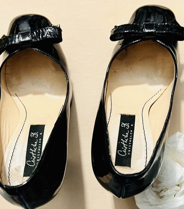 Pantofi de piele lacuita