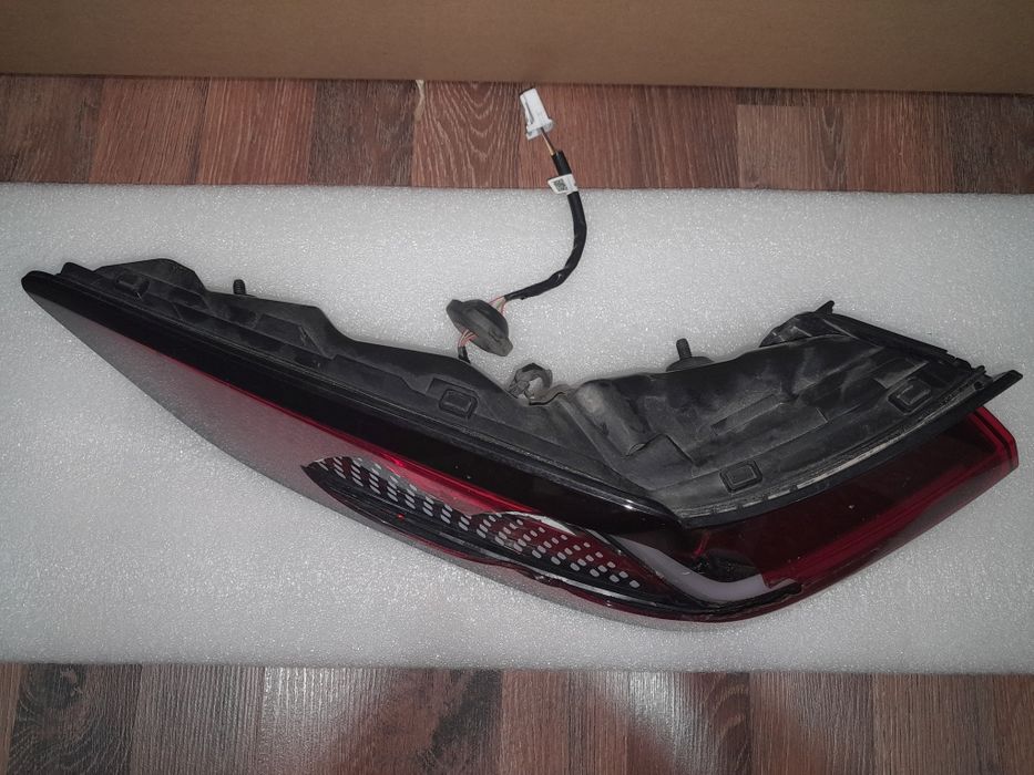 Продаётся задняя левая фара BYD song plus champion.