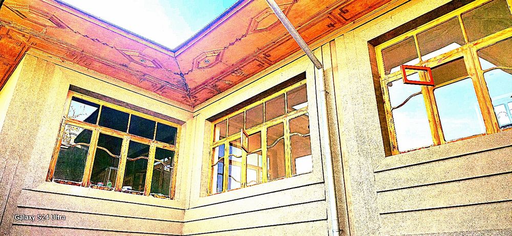 Янги  Тошкент майдонида.  Ер нархида.  Ховли уй жой 11 хонали 8 сотокл