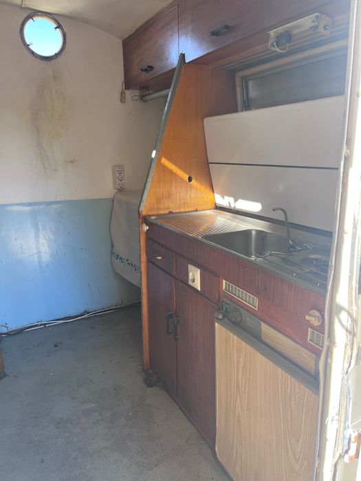 Продавам малка каравана