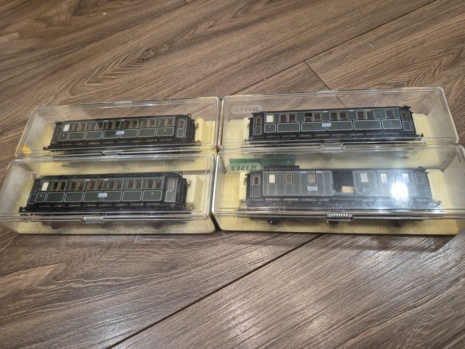 Модели вагонов люкс для паровоза trix Германия