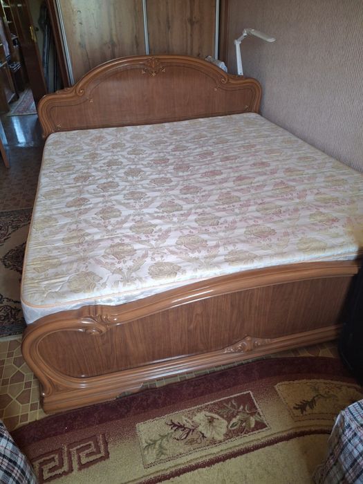 Двухспальная кровать