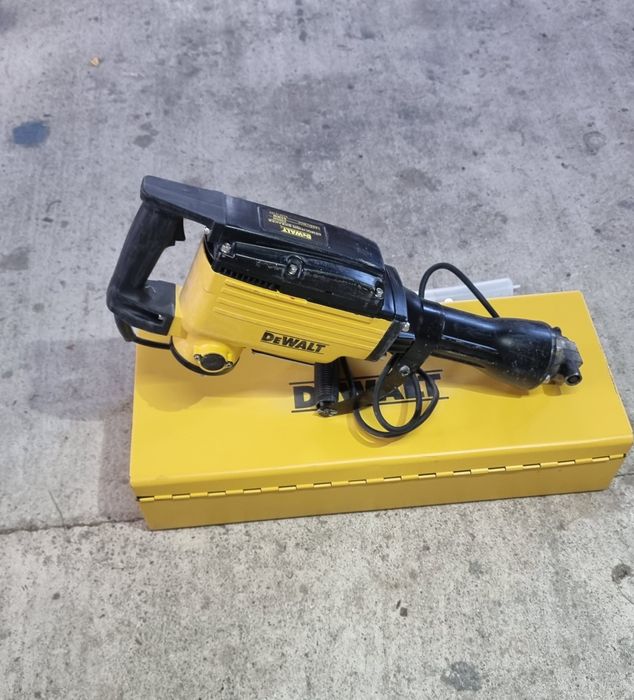 Ciocan demolator Dewalt 2500W