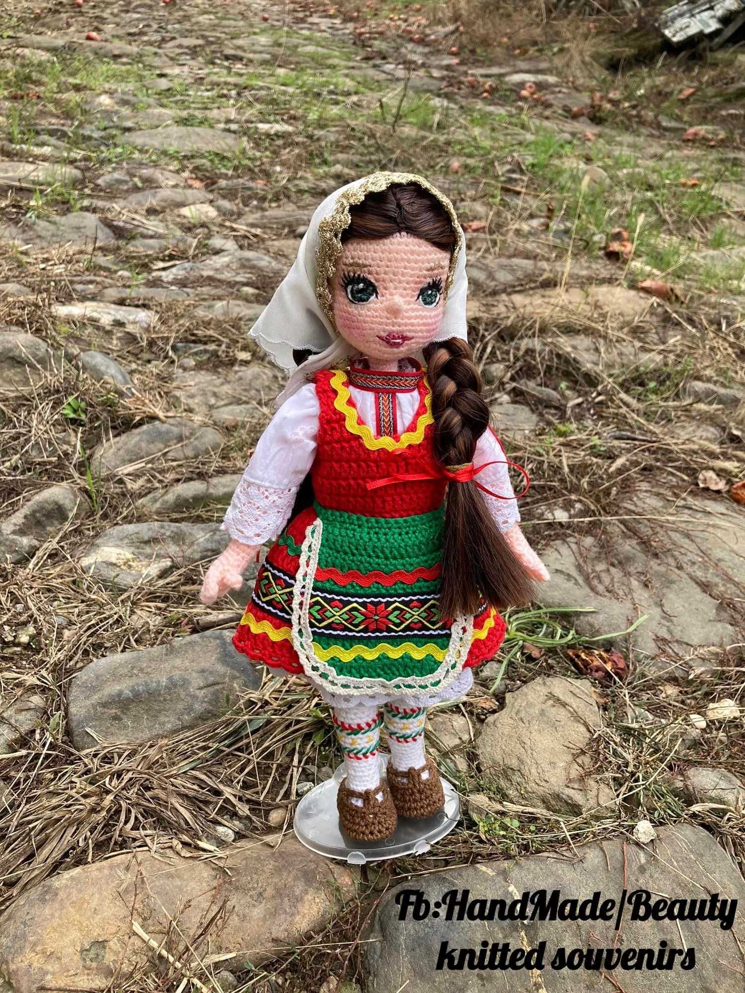 Кукла в народна носия Лазарка