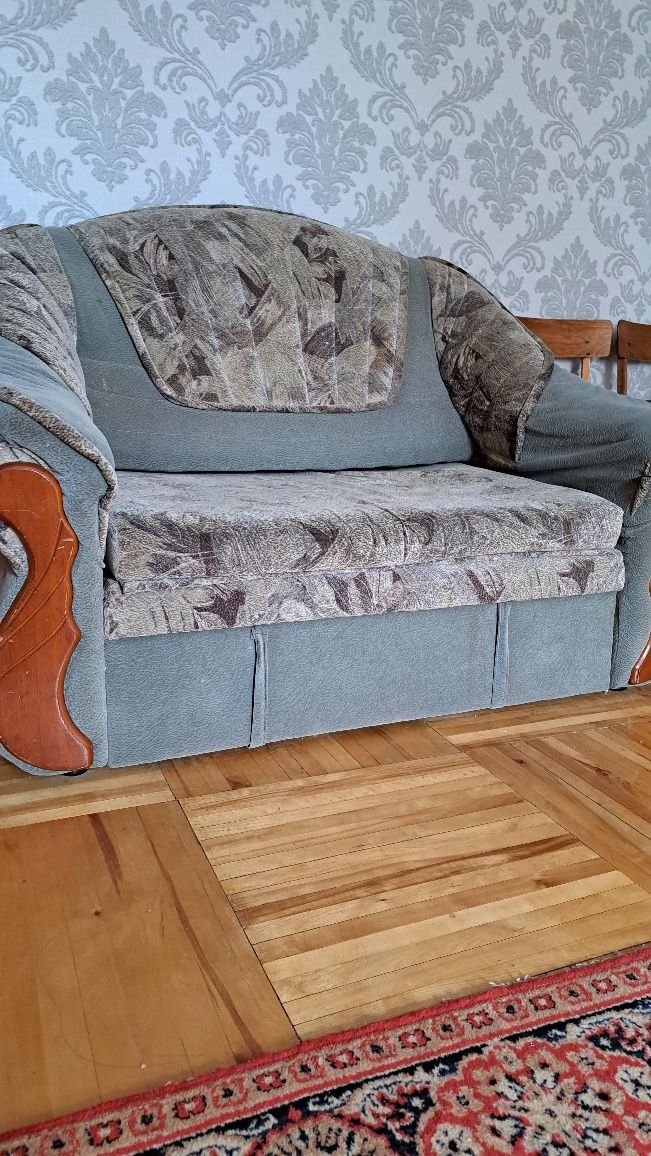 Диван расклывается вперёд, цена 15000