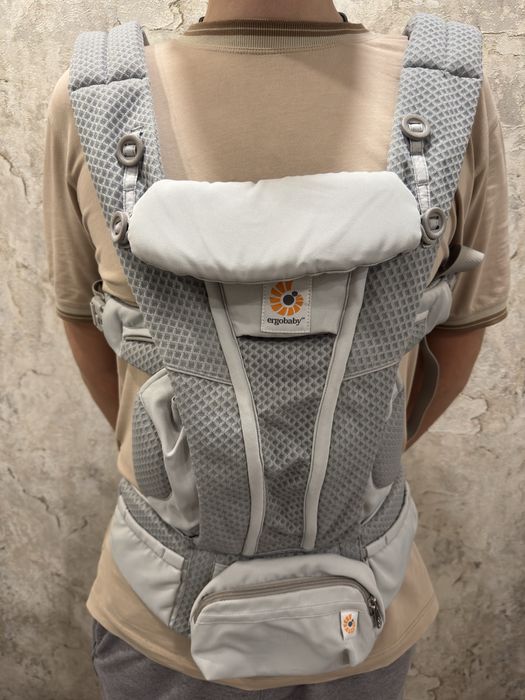 Эргорюкзак Ergobaby Omni Breeze серый
