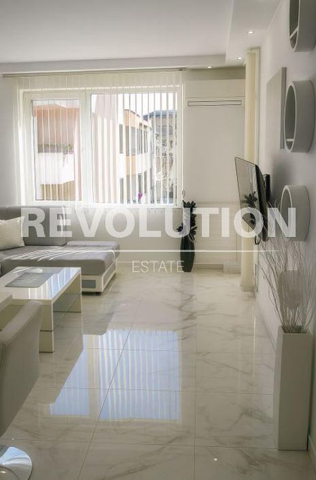 Двустаен апартамент в района на Колхозен пазар!