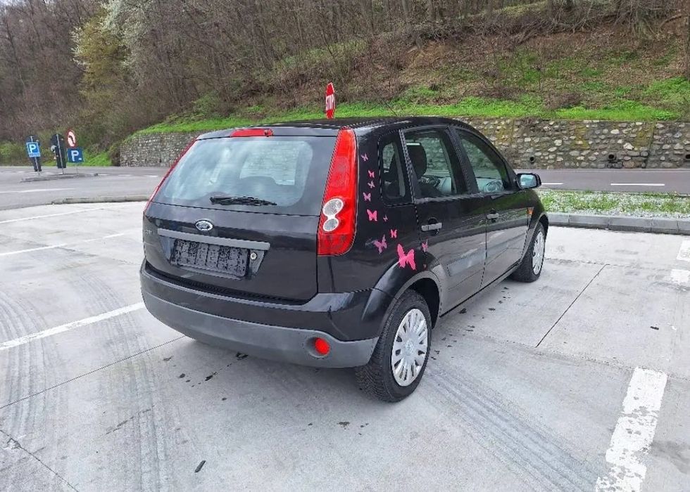 Ford fiesta 1,4 benzina an 2007 euro 4 Clima /Oglinzi electrice/Inchid