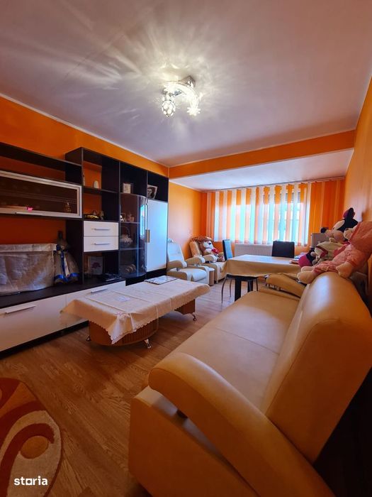 Vanzare apt. 2 camere, in Galati, Micro 21, la mansarda,sup.48mp,liber