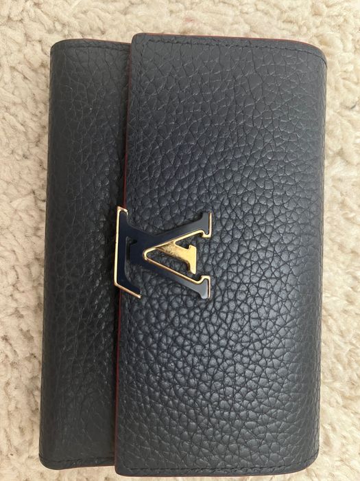 Портмоне Louis Vuitton Capucines още с етикет