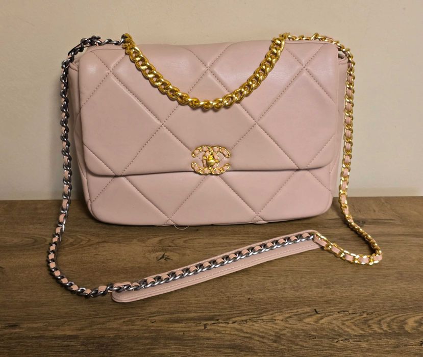 Chanel дамска чанта в цвят пудра естествена кожа